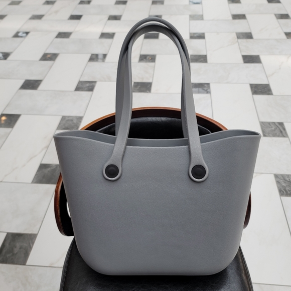 Rubber Tote Charm Bag with 3 charms - Picture 2 of 2